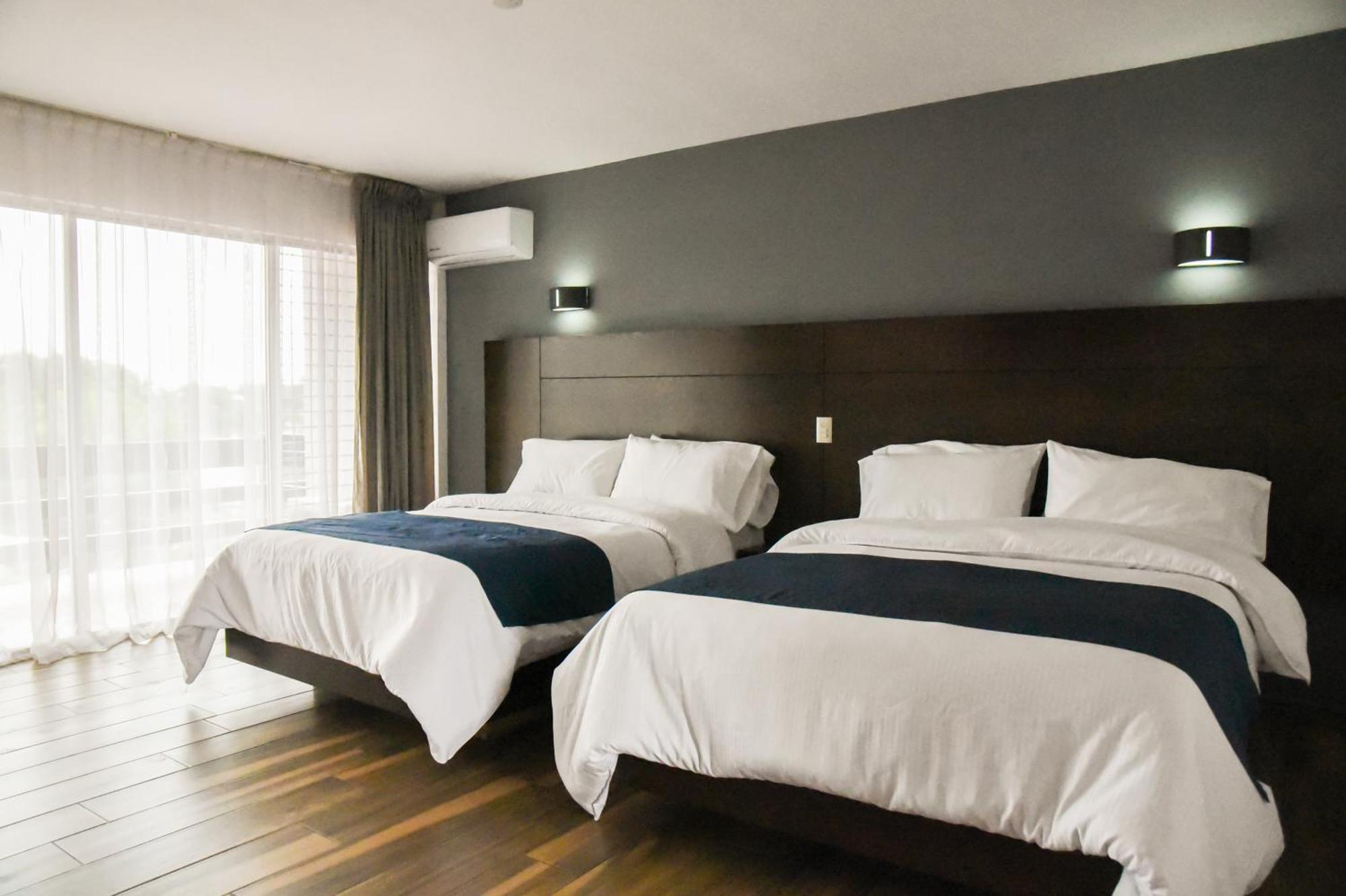 Hotel Expo Plaza Business And Family Guadalajara Zapopan Exterior photo